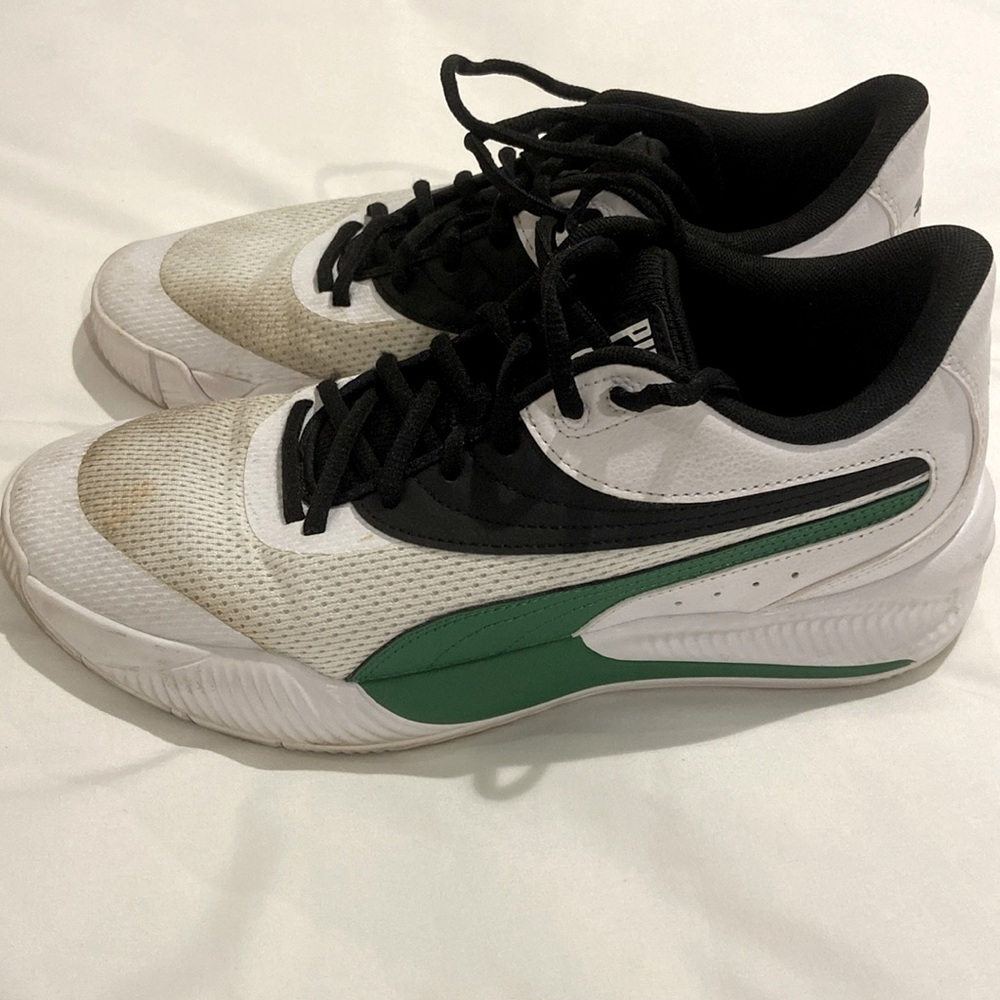 Men’s Puma Volleyball sneakers size 8.5. Used in excellent condition for 1/2 and